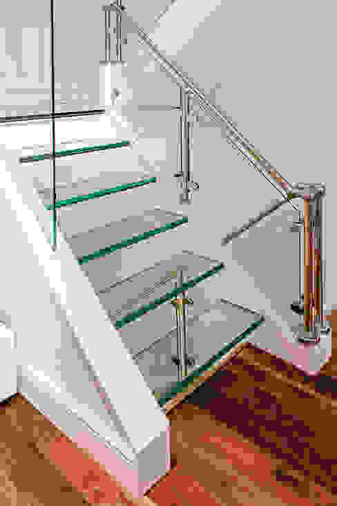 Interior House Remodelling, London E14 Nic Antony Architects Ltd Modern corridor, hallway & stairs