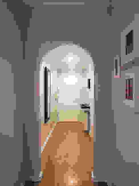 Apartamento em Sintra MUDA Home Design Corredores, halls e escadas modernos