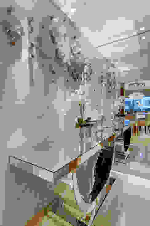 Corredores, halls e escadas modernos por Designer de Interiores e Paisagista Iara Kílaris Moderno