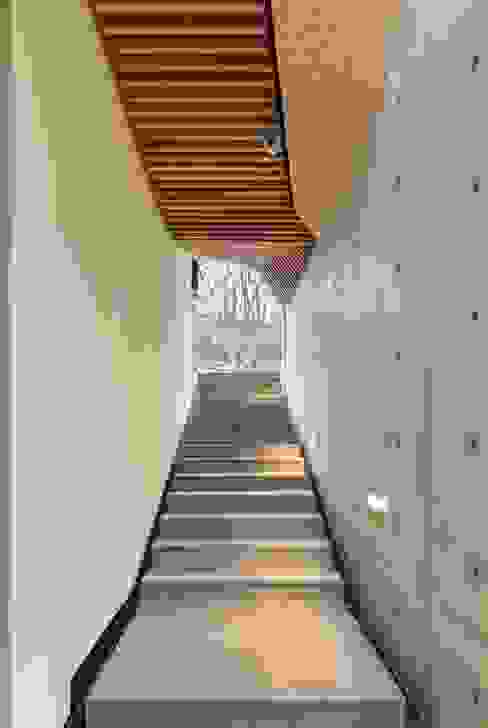 homify Moderne gangen, hallen & trappenhuizen