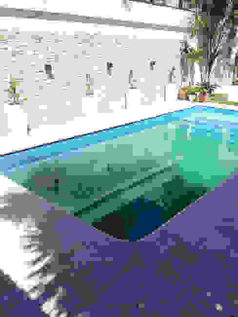 Reciclaje de un jardín con pileta descuidado, Estudio Nicolas Pierry: Diseño en Arquitectura de Paisajes & Jardines Estudio Nicolas Pierry: Diseño en Arquitectura de Paisajes & Jardines Modern pool