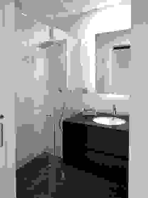 Banheiros  por GAAPE - ARQUITECTURA, PLANEAMENTO E ENGENHARIA, LDA Eclético  