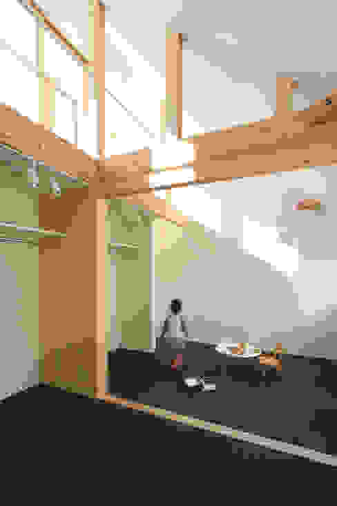 ハイサイドライトからの光が満ちあふれる平屋建ての住宅 Homify ハイサイドライトからの光が満ちあふれる平屋建ての住宅 Homify