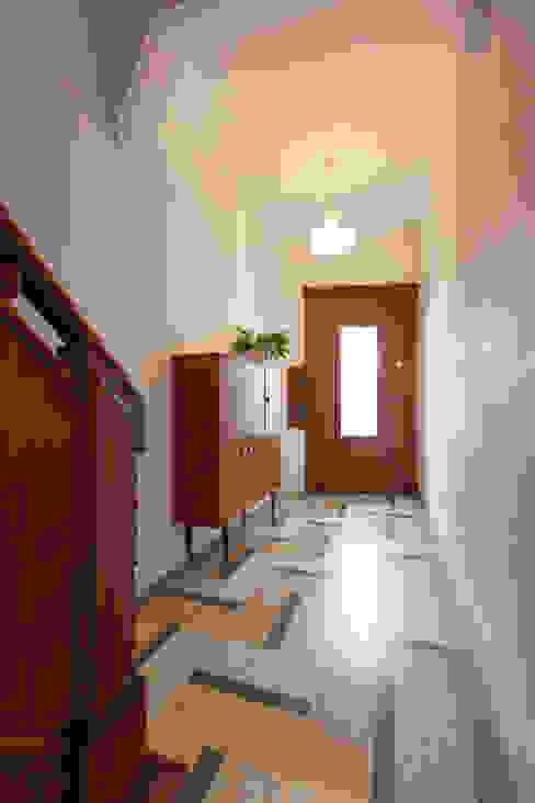 studio k Modern Corridor, Hallway and Staircase
