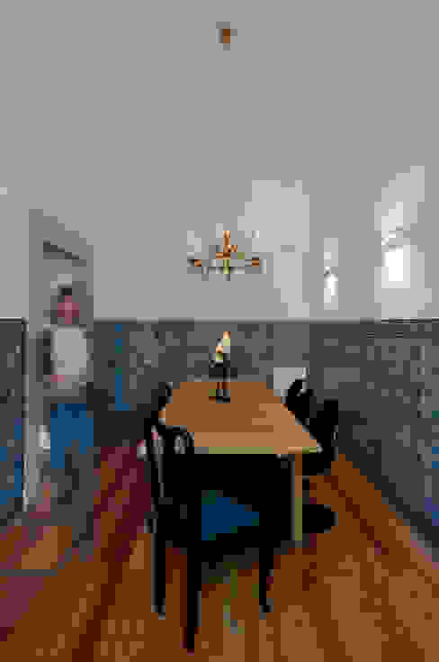 Sala de Jantar Salas de estar clássicas por Staging Factory Clássico