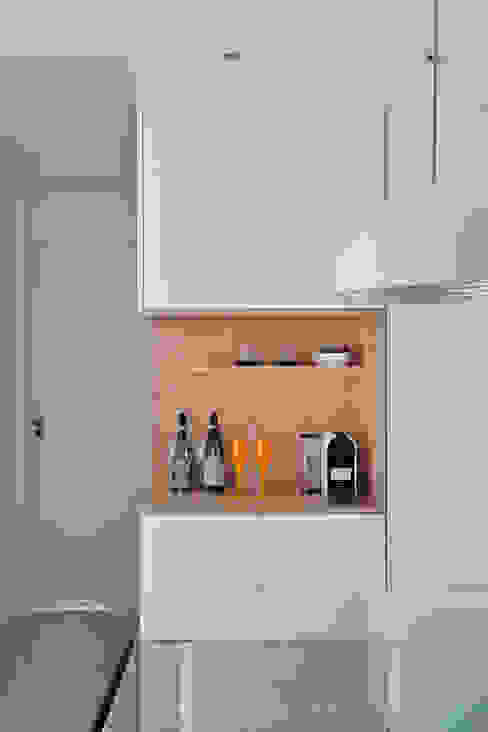  Phòng khách theo Carolina Mendonça Projetos de Arquitetura e Interiores LTDA, Hiện đại   