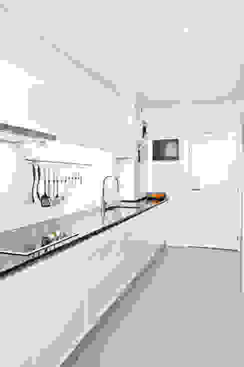 Remodelação Interior de Apartamento - Porto, Germano de Castro Pinheiro, Lda Germano de Castro Pinheiro, Lda 現代廚房設計點子、靈感&圖片