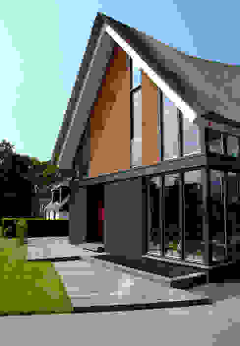 Omgeving & functionaliteit verbonden in een verbazingwekkende villa in Vinkeveen, MEF Architect MEF Architect Будинки
