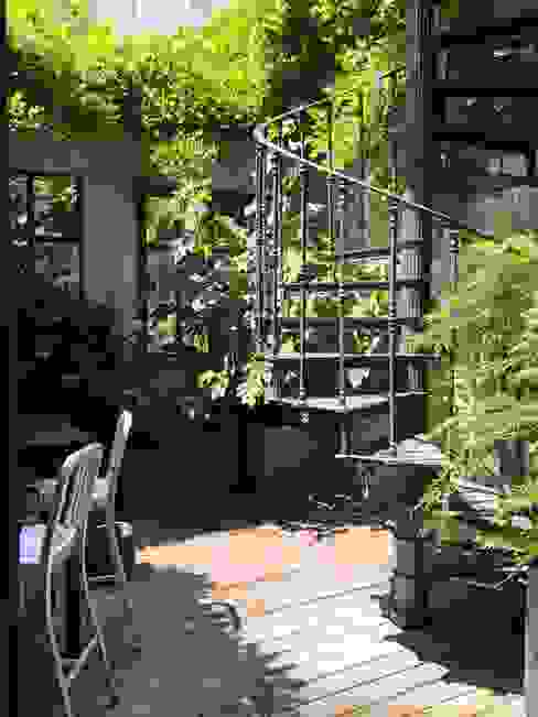 Loft Rue du Faubourg Poissonnière, Agence sébastien Markoc Agence sébastien Markoc JardinAccessoires & décorations Fer / Acier Gris