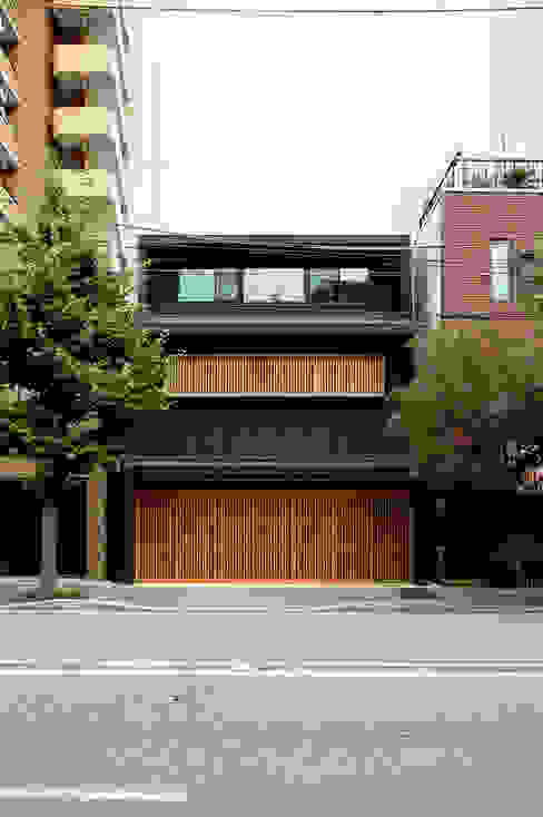 中西ひろむ建築設計事務所／Hiromu Nakanishi Architects Casas unifamiliares Metal Negro