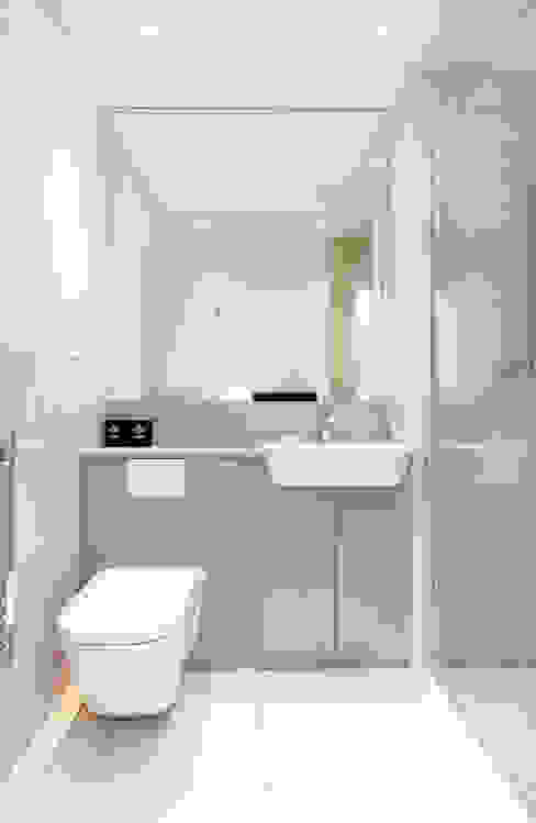 Bathroom WN Interiors + WN Store Baños de estilo moderno
