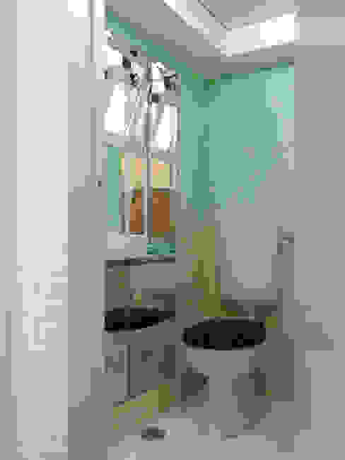 Mediterranean style bathrooms by BL Design Arquitectura e Interiores Mediterranean