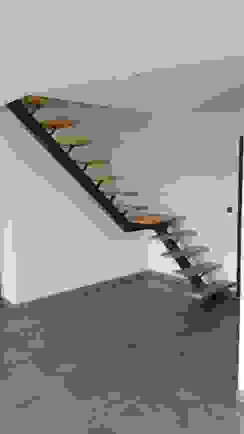 escalier en acier , metal brut metal brut Koridor, Hol & MerdivenlerMerdivenler Demir/Çelik