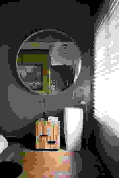 Banheiro desmembrado : Banheiros  por Patricia Martinez Arquitetura, Escandinavo   