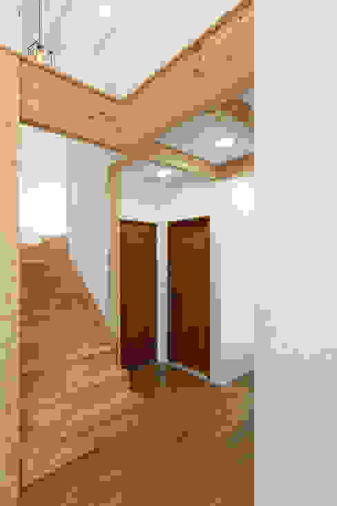 homify Modern corridor, hallway & stairs