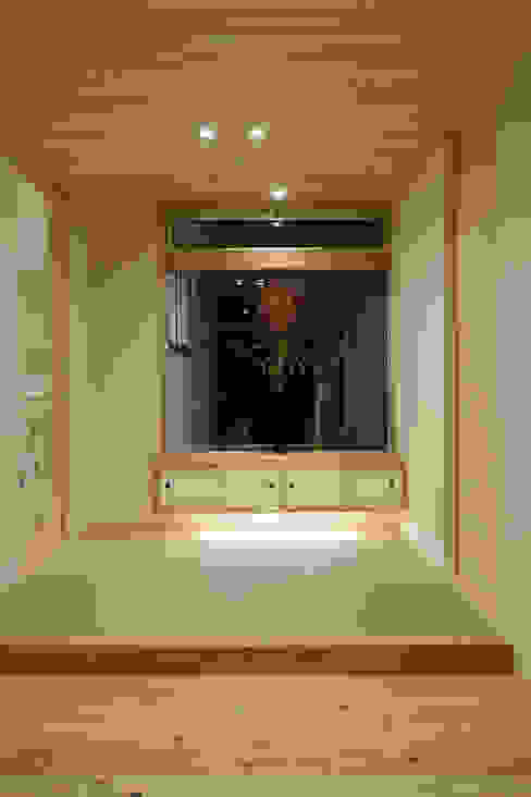 種有榻榻米墊的和室設計 Homify