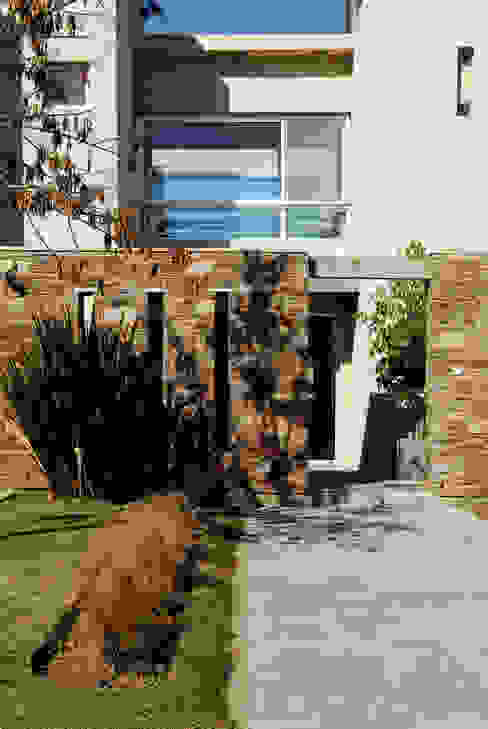 Buenas razones para elegir fachadas de piedra | homify | homify