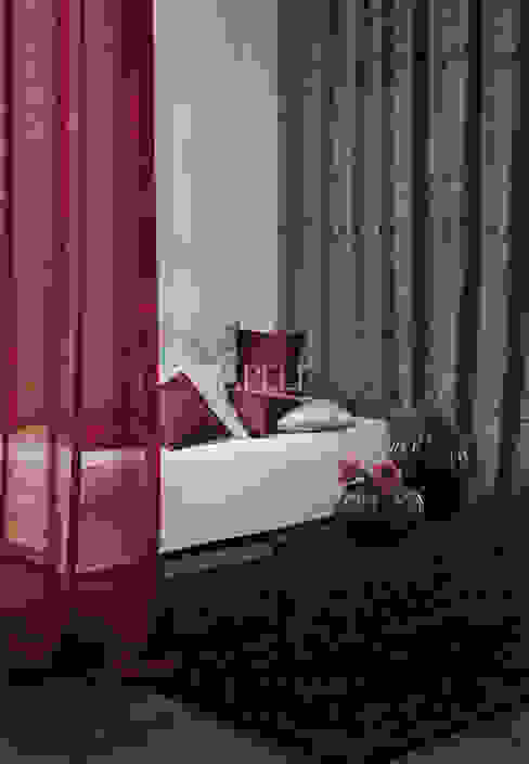homify Modern Bedroom Red
