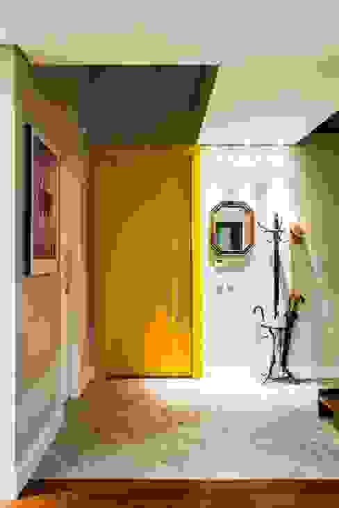 Arquitetura Sustentável: Corredores e halls de entrada  por cunha² arquitetura, Minimalista   