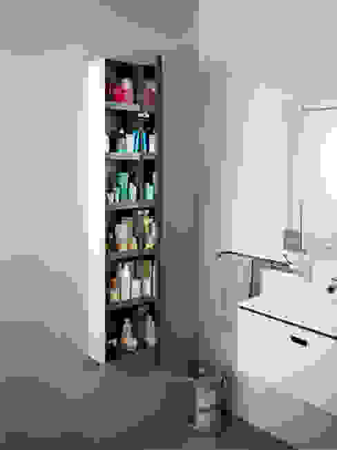 7 BATHROOMS FOR 7 STORIES, Lineabeta Lineabeta BathroomMedicine cabinets Metal Grey