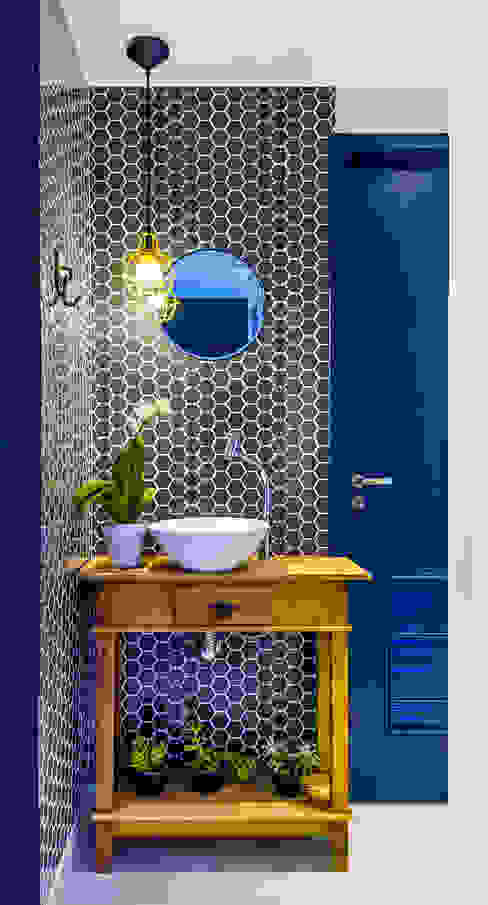 Apartamento Pompeia, Studio ML Studio ML Rustic style bathroom Ceramic Blue