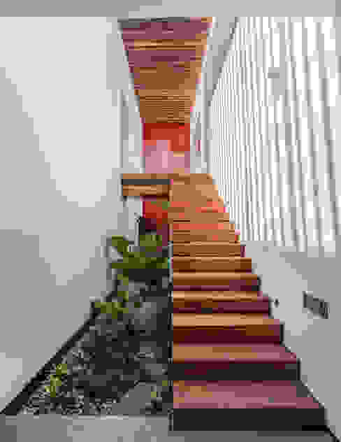 18 ideas para tener un jardín con piedras ¡debajo de la escalera! | homify