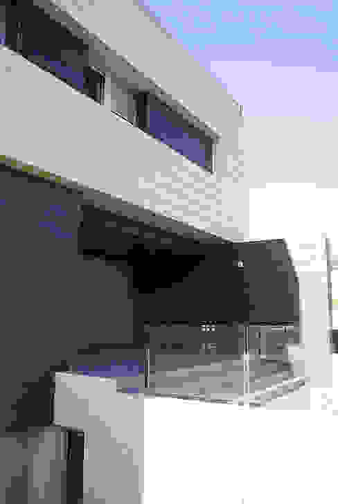 Una casa en blanco y negro ¡fantástica! | homify | homify