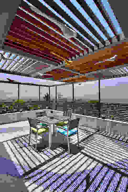 Nikhil patel residence, Dipen Gada & Associates Dipen Gada & Associates Modern balcony, veranda & terrace