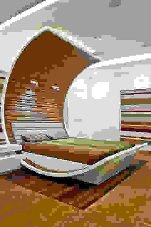 Interiors at Rajhans Maxima apartments,Surat, Hundreddesigns Hundreddesigns BedroomBeds & headboards