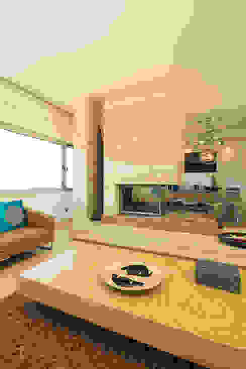 Moradia Algarve 2012 Salas de estar mediterrânicas por Atelier Ana Leonor Rocha Mediterrânico