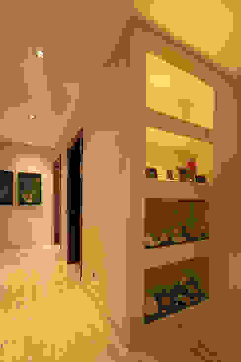 Moradia Algarve 2012 Atelier Ana Leonor Rocha Corredores, halls e escadas mediterrânicos