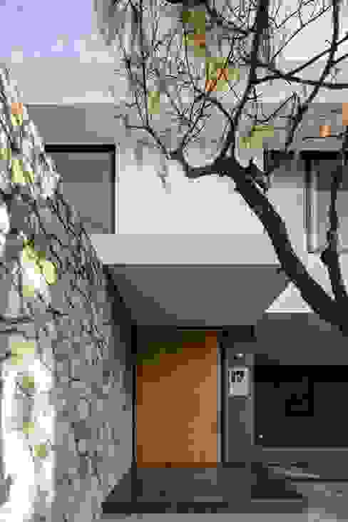 20 Desain Pintu Depan Untuk Rumah Minimalis Homify Homify