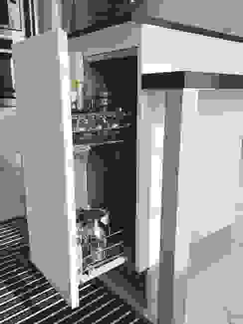  Nhà bếp theo M16 architetti, Hiện đại   