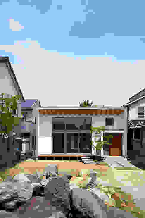  Rumah oleh スタジオグラッペリ １級建築士事務所 ／ studio grappelli architecture office 