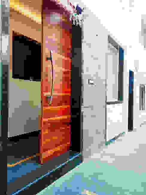 BUNGALOW INTERIORS, Finch Architects Finch Architects Minimalist style doors Property,Fixture,Door,Orange,Wood,Interior design,Flooring,House,Floor,Window