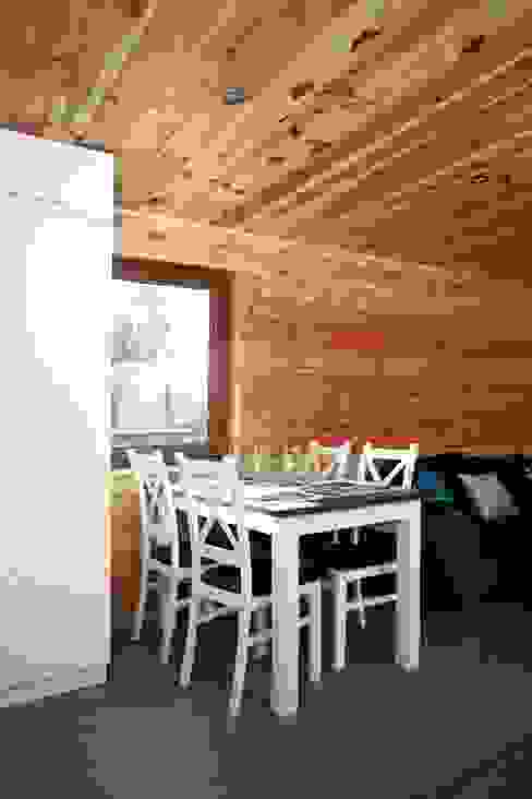 Classic style dining room by DMK Budownictwo Dariusz Dziuba Sp. K., Mobilne Domki Letniskowe i Ca?oroczne Classic
