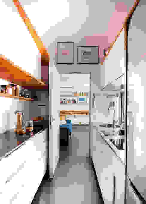 Cucina manuarino architettura design comunicazione Cucina attrezzata Legno Bianco cucina,osb,pavimento in ferro