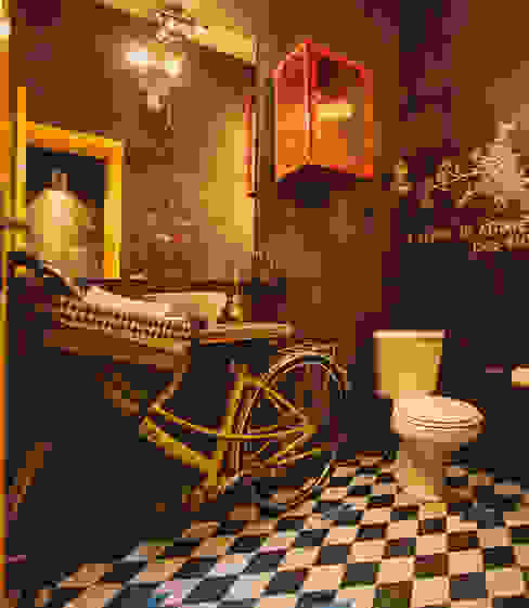 Banheiro Flavia Machado Arquitetura Espaços gastronômicos modernos Azulejo Amarelo bicicleta,banheiro,lavabo,retro,ladrilho,lousa
