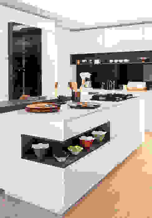 Modern Kitchen by Deborah Garth Interior Design International (Pty)Ltd Modern Quartz