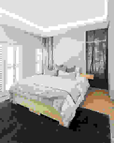 Main Bedroom Deborah Garth Interior Design International (Pty)Ltd Small bedroom Engineered Wood Wood effect