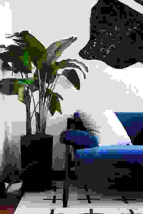 Hee Wong S.Lo Studio Modern living room Blue
