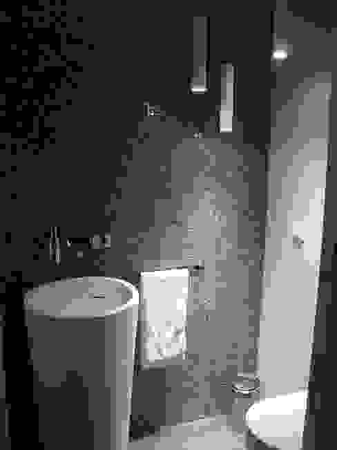 Casa de banho social Casas de banho ecléticas por AlexandraMadeira.Ac - Arquitectura e Interiores Eclético Cerâmica