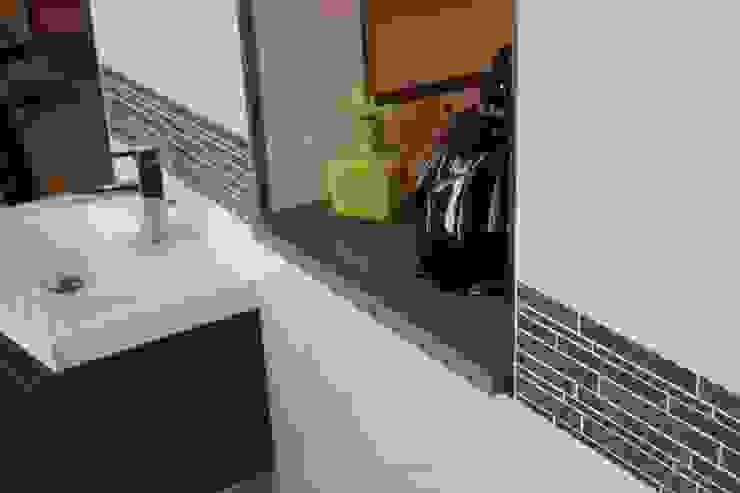 Bad mit horizontaler Bordüre | homify