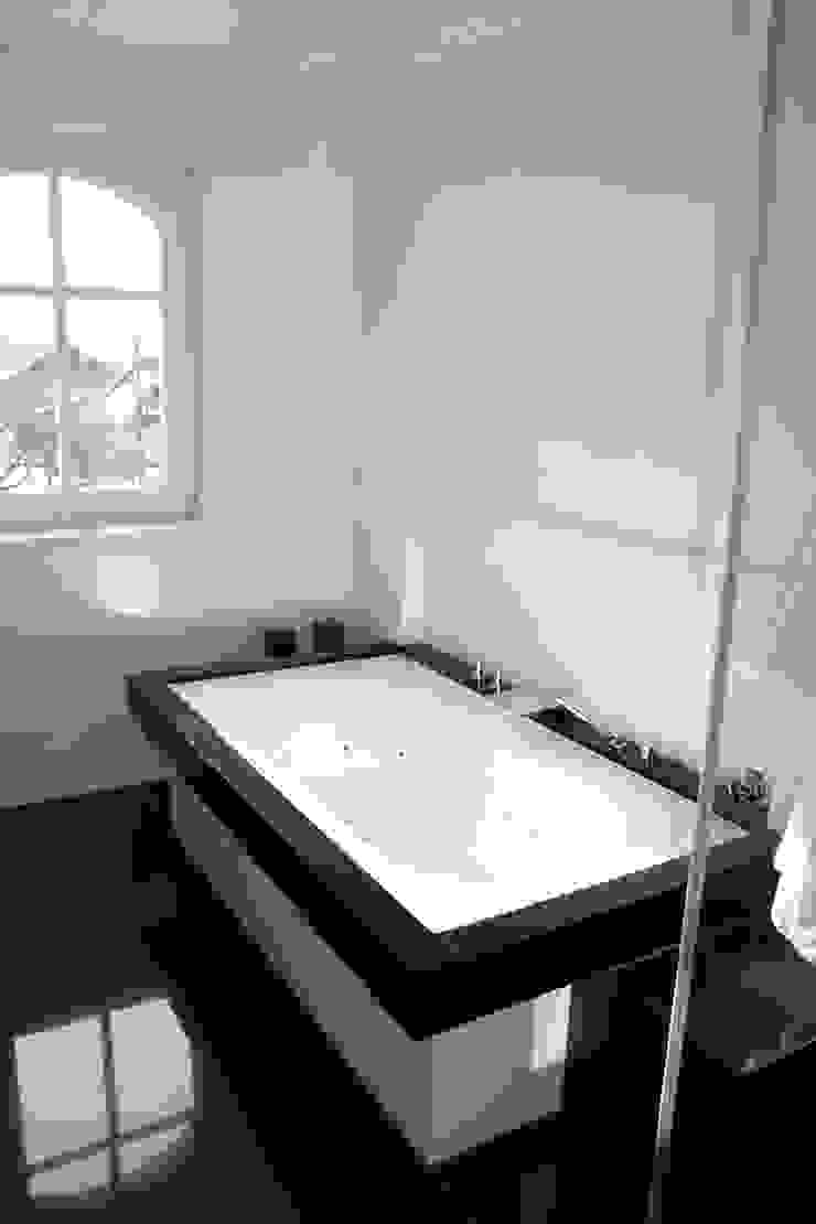 Wagner Möbel Manufaktur GmbH & Co. KG Baños de estilo moderno