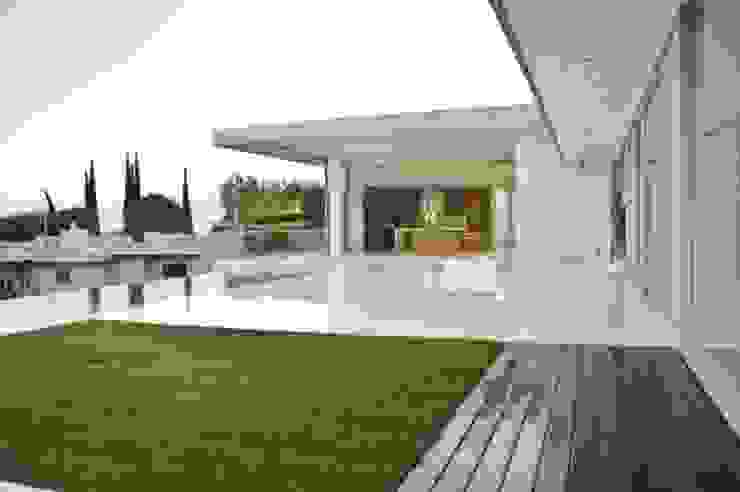 Wagner Möbel Manufaktur GmbH & Co. KG Balcones y terrazas de estilo moderno