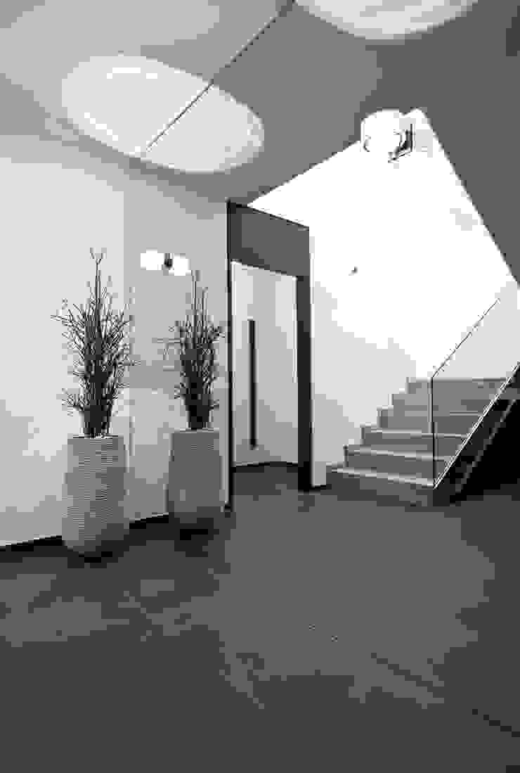 Modern corridor, hallway & stairs by schulz.rooms Modern