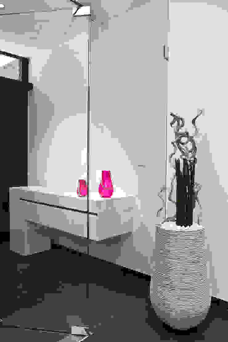 Modern bathroom by schulz.rooms Modern