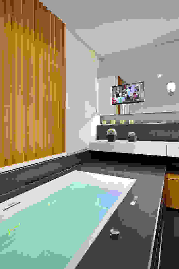 Modern bathroom by schulz.rooms Modern