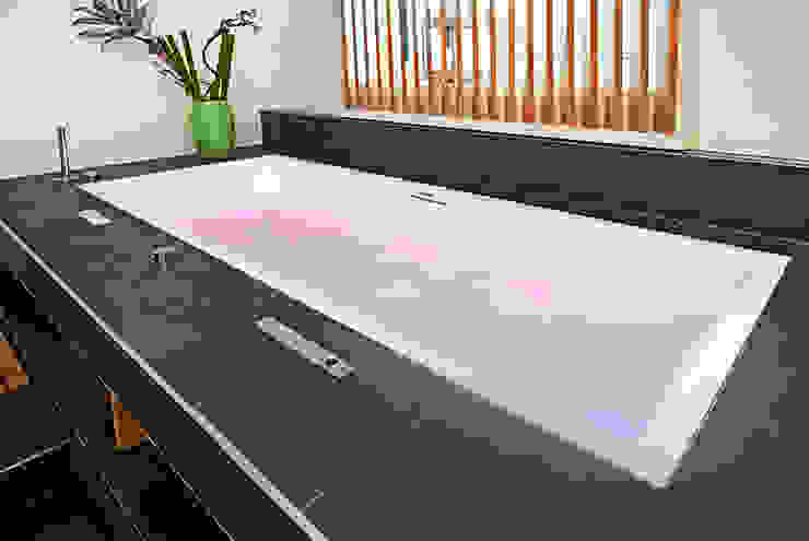 Modern bathroom by schulz.rooms Modern