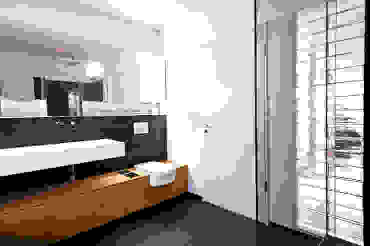 Modern bathroom by schulz.rooms Modern